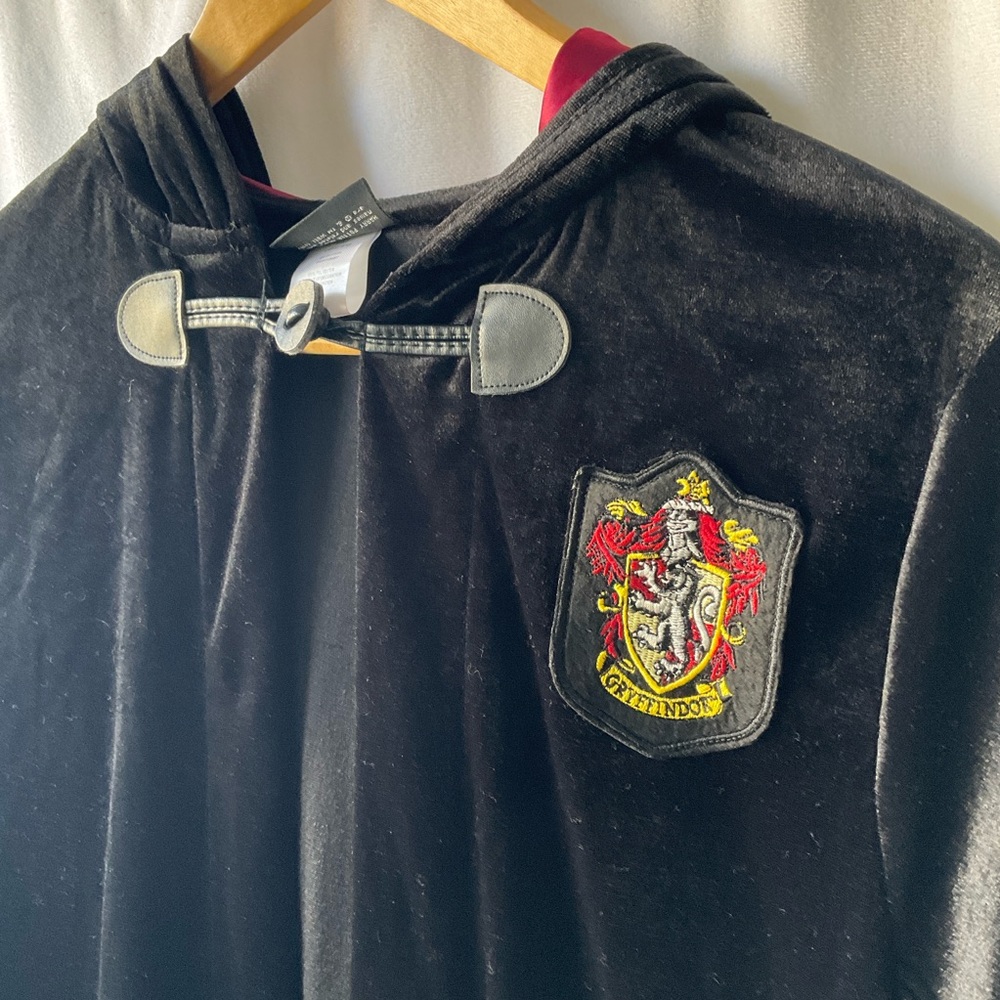 Kids Large (10-12) Black Hogwarts Crest Hooded Cloak - Picture 3 of 9